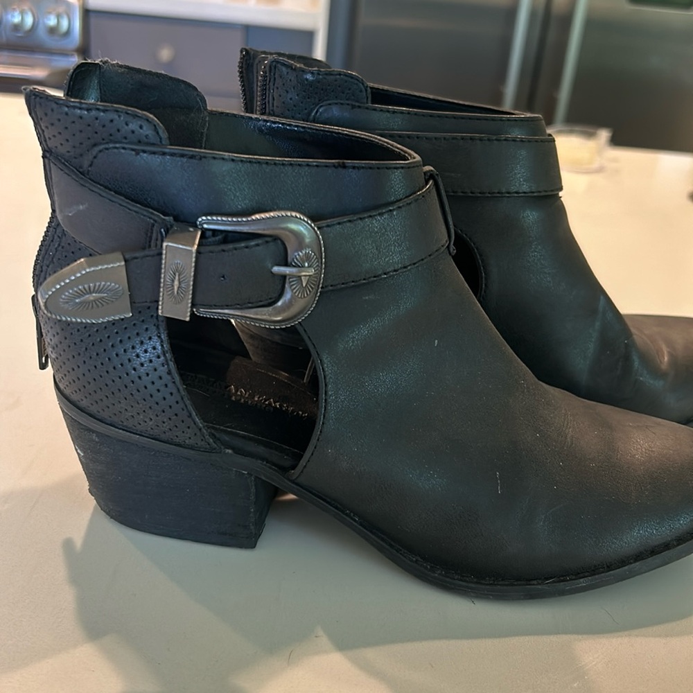 American Eagle booties